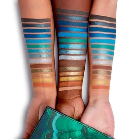 HIPDOT Cenote Pressed Eyeshadow Palette - Picture 2 of 5